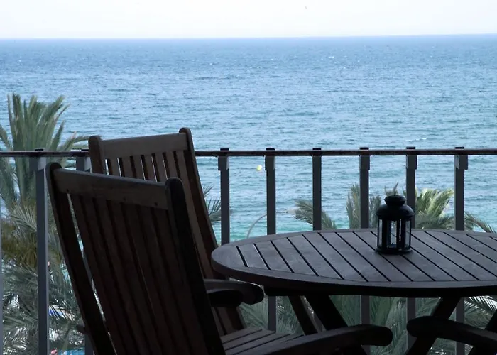 Apartamento Con Vistas Al Mar. Primera Linea De Playa.